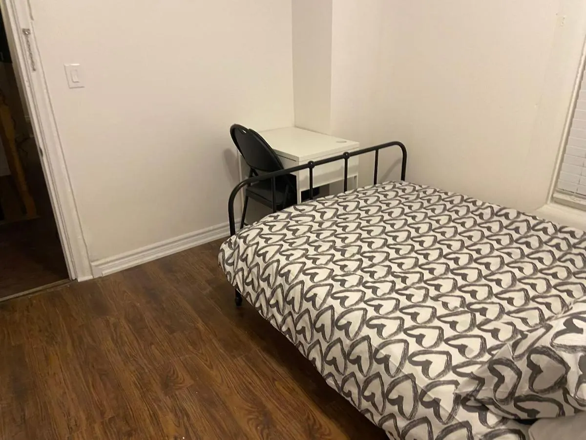 Budget Quad Room With En Suite Bathroom 36B Toronto