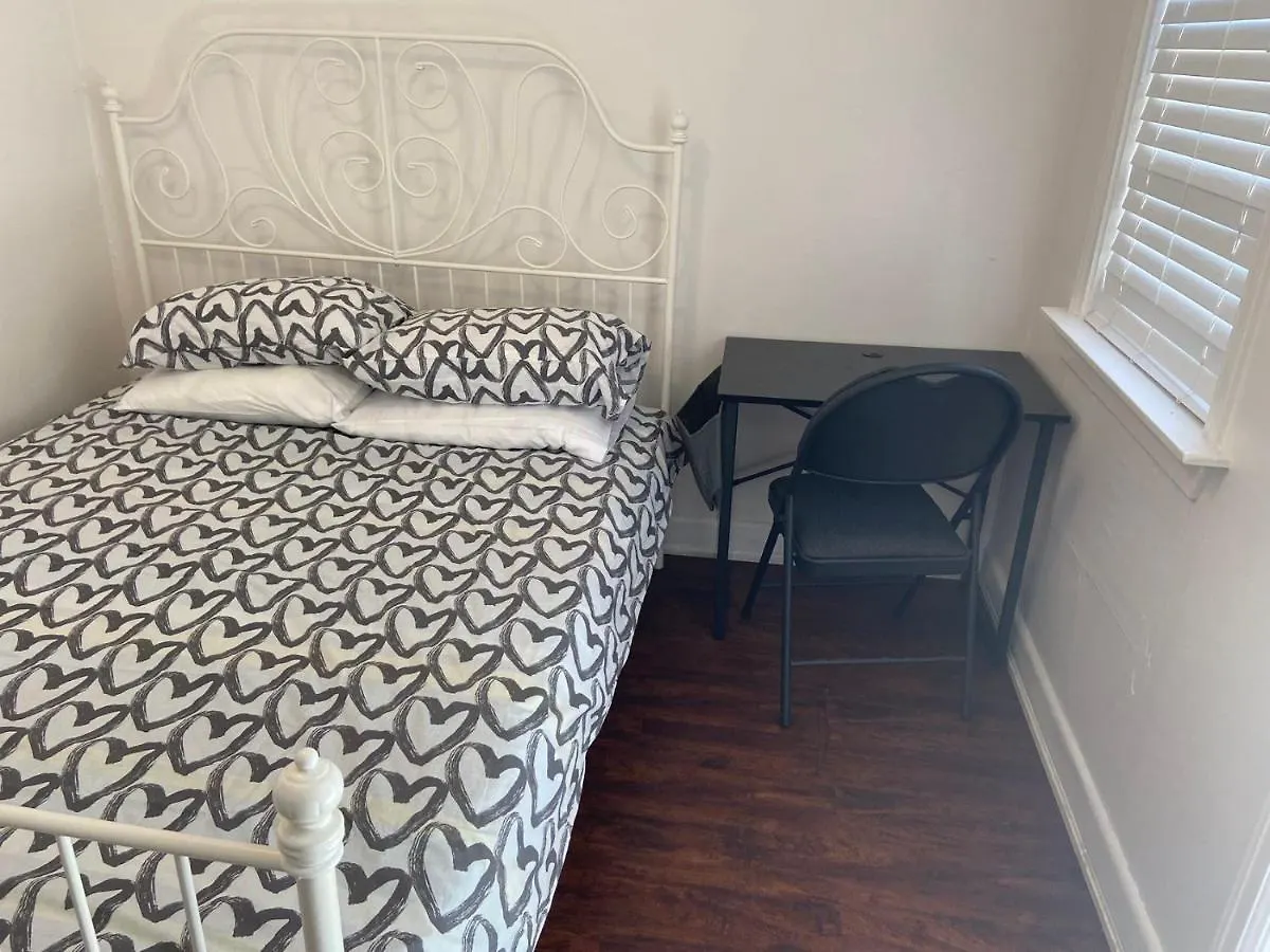 Budget Quad Room With En Suite Bathroom 36B Toronto Canada